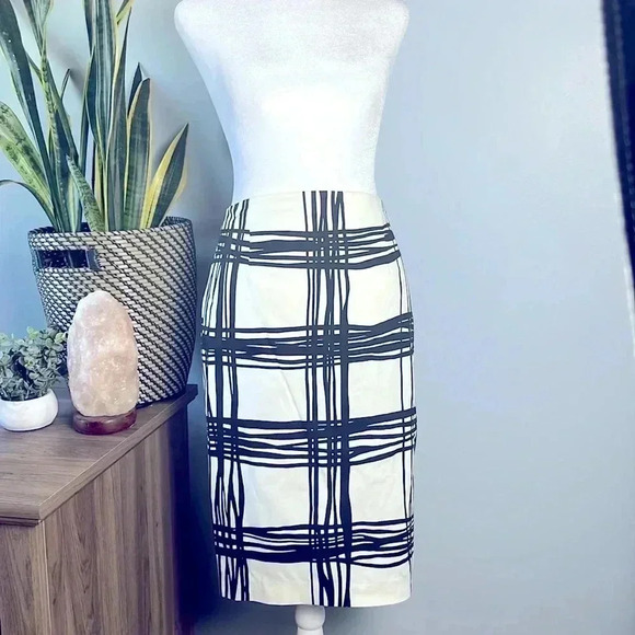 Women’s Express Black & White Pencil Skirt NWOT! - Picture 1 of 5